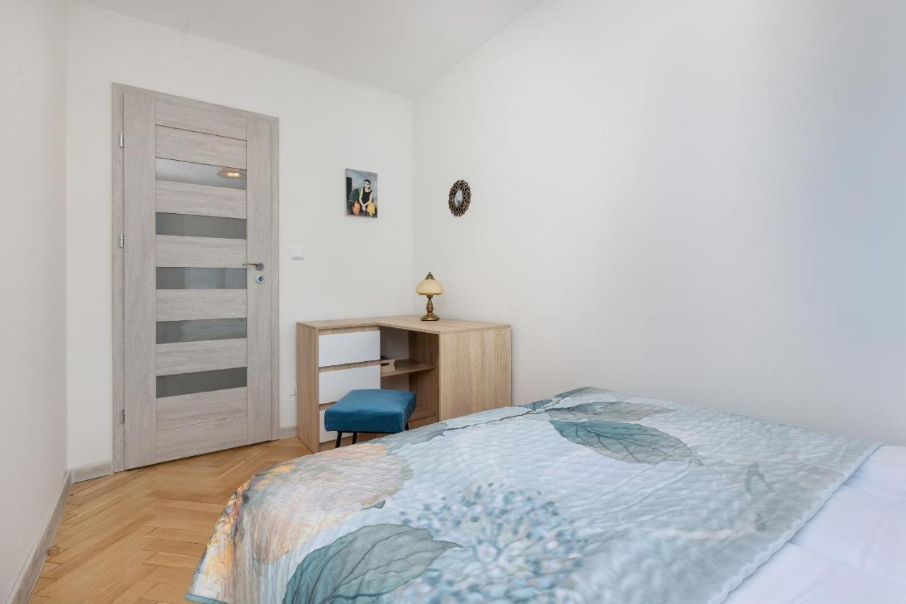 Cozy And Comfortable Wola Apartment By Noclegi Renters Varsovia Exterior foto