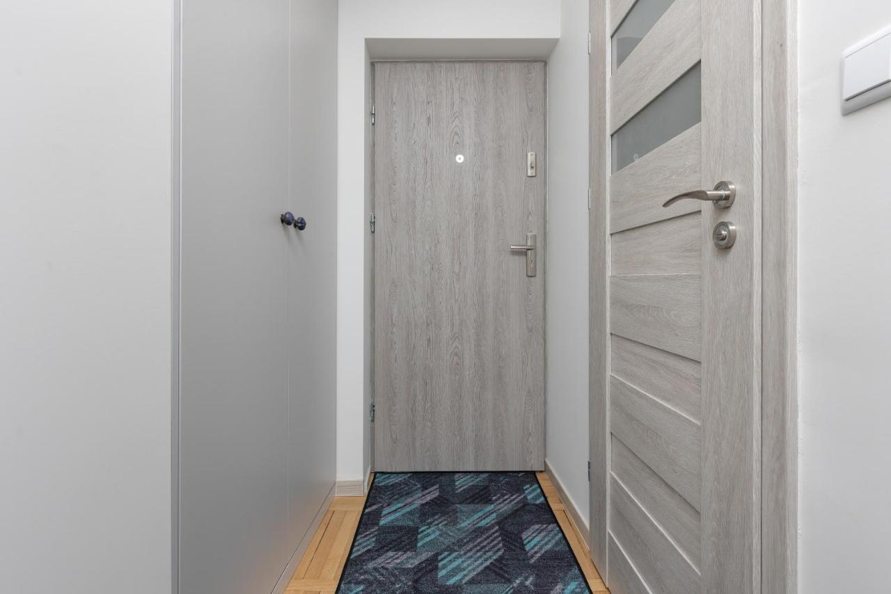 Cozy And Comfortable Wola Apartment By Noclegi Renters Varsovia Exterior foto